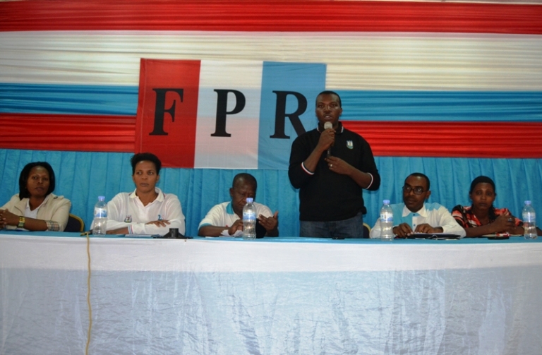 Uwizeyimana Abdoul Kalim (uhagaze) ni we watorewe gukurira Umuryango wa FPR Inkotanyi mu Karere ka Rwamagana.