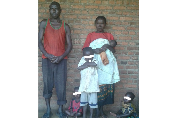 Umugabo Ngendakumana ngo yaba ari we nyirabayazana yatumye uyu mwana uhagaze arohwa 