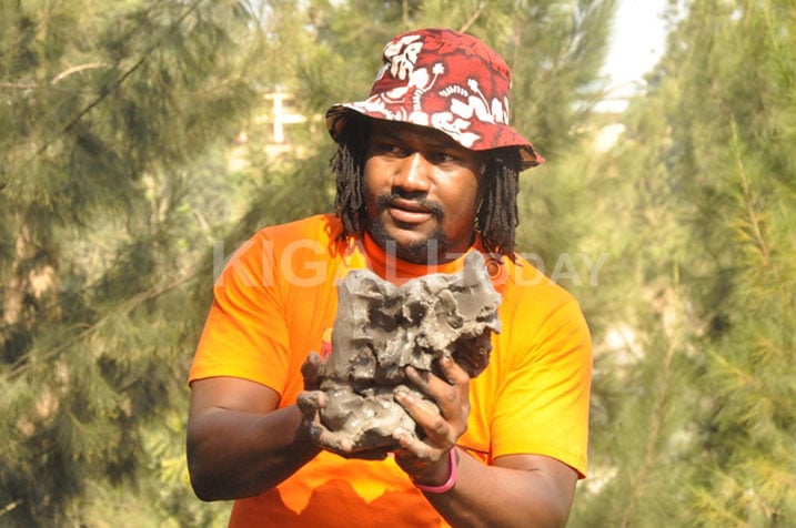 Uyu yerekanaga igitekerezo binyuze muri iki kintu yari amaze kubumba.