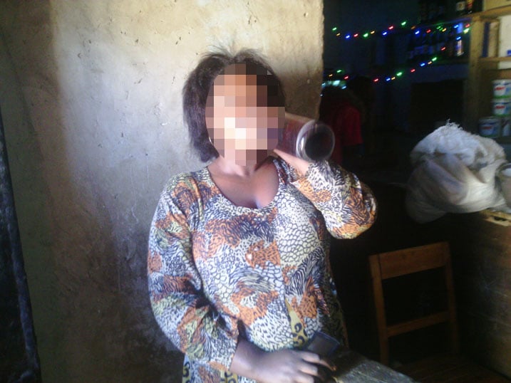Uyu mugore azinduka yinywera byeri kugirango yiyibagize ibibazo bye n