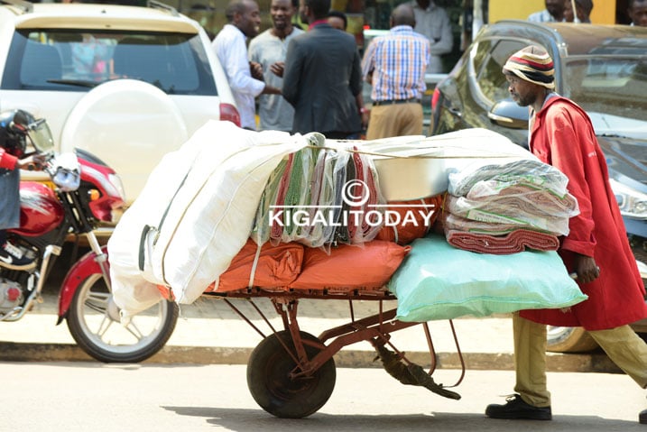 Uyu mukarani ntaterwa ubwoba no guhangara izuba