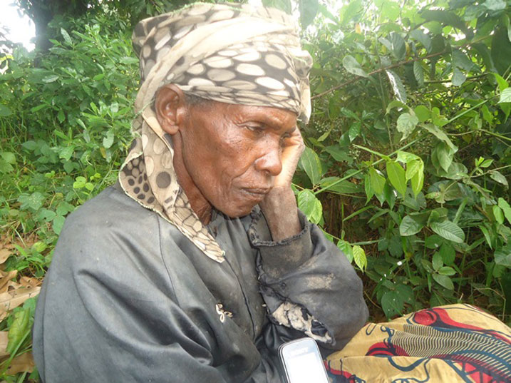 Uyu mukecuru avuga ko ahangayikishijwe n'amakimbirane hagati ya Mukanyandwi na musaza we.