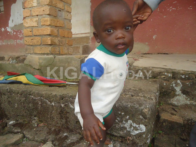 Uyu mwana ababyeyi be bamwitiriye umukuru w