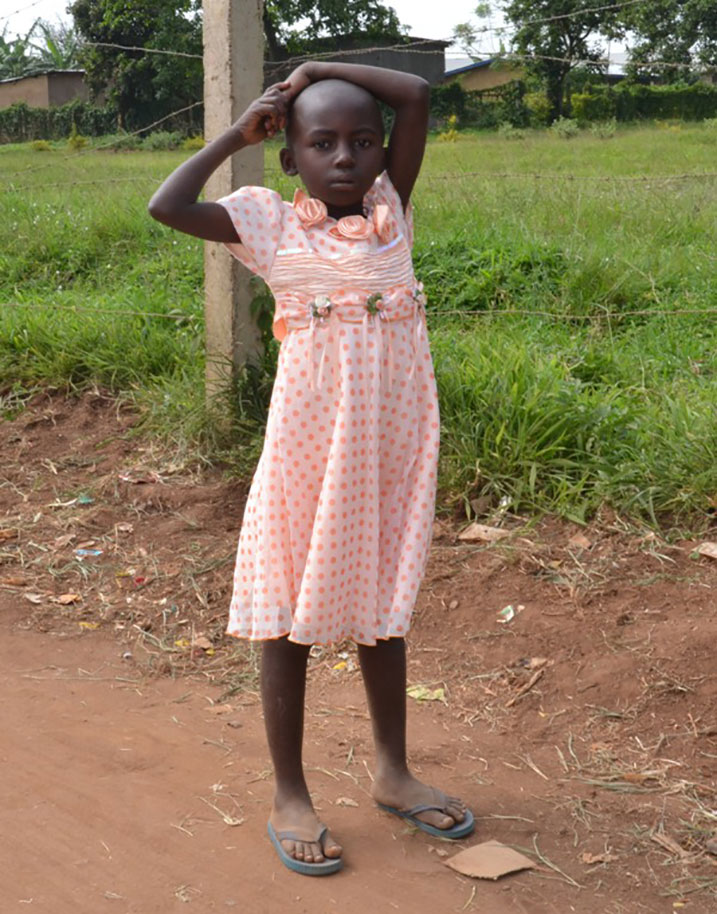 Uyu mwana avuga ko yitwa Alice Mukakayigi.