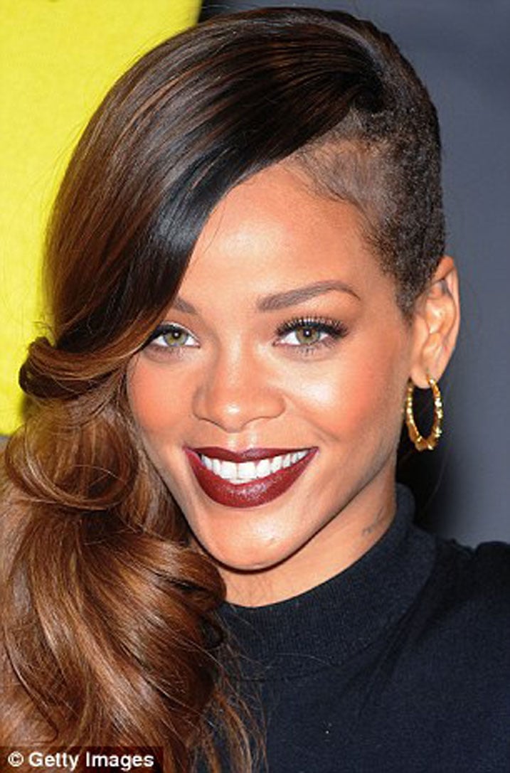 Uyu ni Umuririmbyikazi Rihanna isura ye n'iya Lara bigora benshi kuzitandukanya.