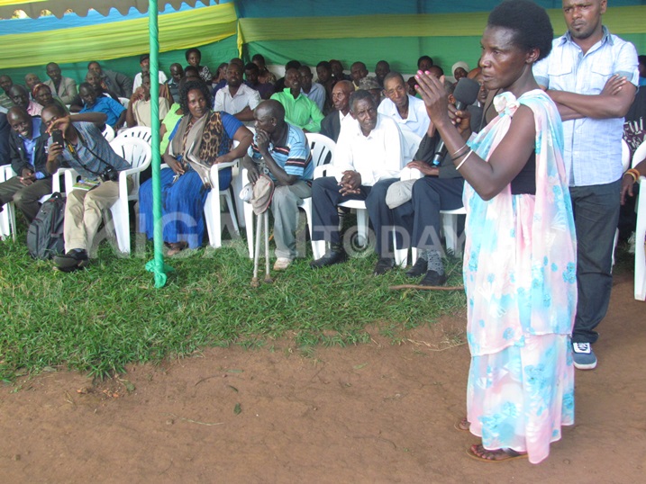 Uyu mugore uvuga ko ari umwe mu basigajwe inyuma n'amateka yatumye guverineri ngo azabwire Perezida Kagame ko bakimukeneye kuko asigaye ari umugore usobanutse abikesha ubuyobozi bwa perezida Kagame.