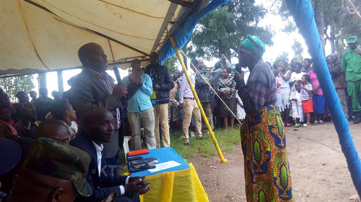 Uyu mukecuru yabwiye umuyobozi w'Akarere ko atabona ku nkunga y'ingoboka kandi yarakoze umuganda igihe kinini
