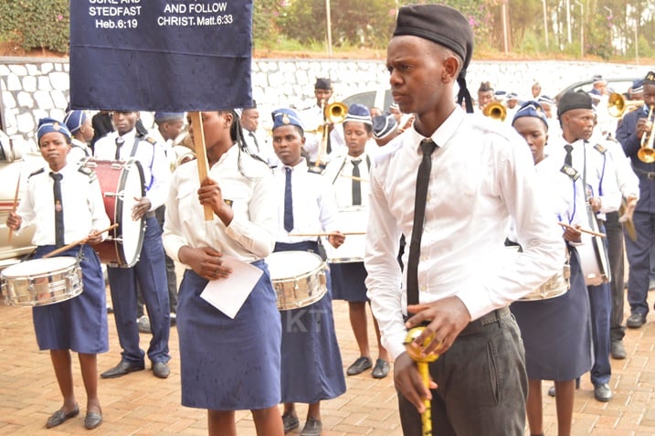 Uyu muryango ukundwa n'urubyiruko kubera ibikorwa by'umuziki n'uburyo biyereka.