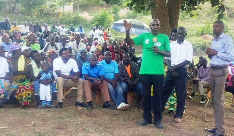 Uyu muturage ahamya ko bamaze imyaka itanu bishyuriye kugezwaho amashanyarazi ariko ntibarayagezwaho