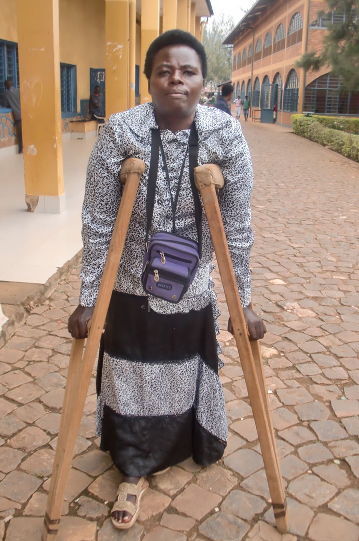 Uyu ngo yifuza imbago nziza kuko izi afite ngo zimuremerera bikamwongerera ububabare