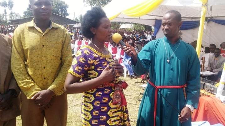 Uyu yerekanaga ko yakize amabere. Mbere ngo ntiyabashaka kuyakoraho kubera imisonga yabagamo.