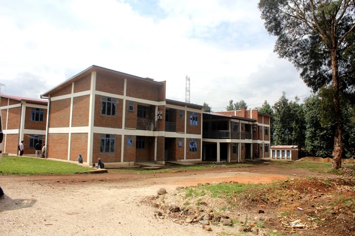 Abakuwe mu manegeka barimo gutuzwa mu nzu zigeretse
