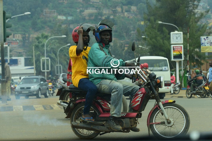 Si moto nkuru zisabwa kwifashisha kasike mu ngendo, kuko na za velo moteri ni itegeko.