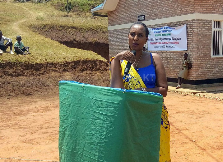 Umuyobozi w'Akarere ka Kamonyi Wungirije ushinzwe Imibereho Myiza y'Abaturage, Claudine Uwineza, asaba urubyiruko kudasuzugura igishoro.