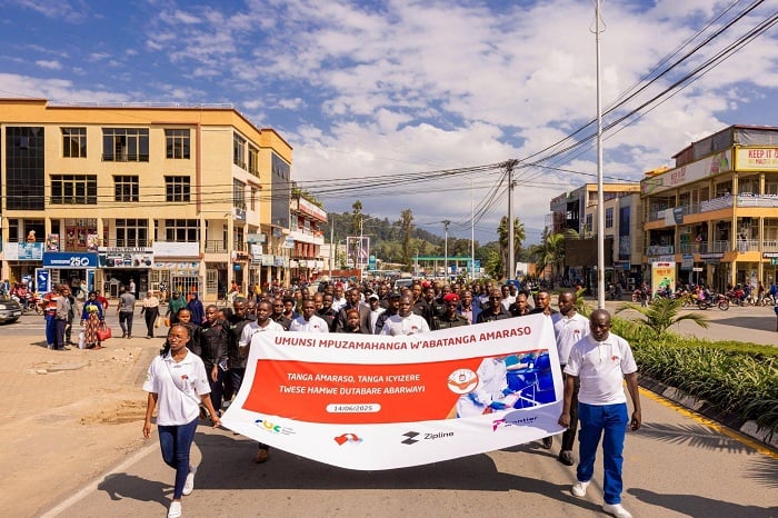 Bakoze urugendo rwo kwizihiza umunsi mpuzamahanga w'abatanga amaraso