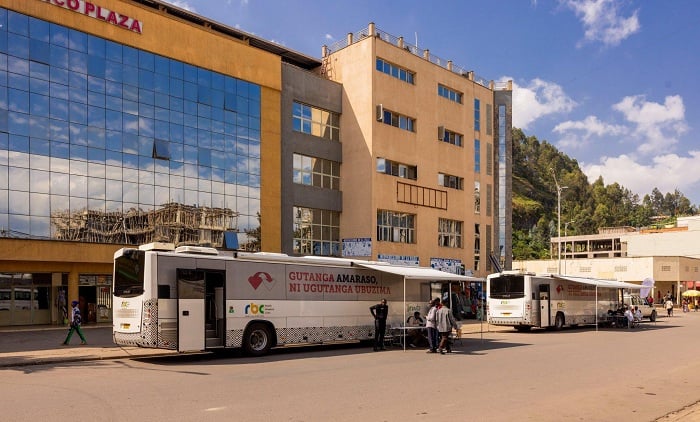 Hari imodoka zabugenewe mu kwakira abatanga amaraso