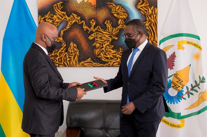 Minisitiri Biruta yakiriye impapuro za Amb mushya wa Misiri mu Rwanda
