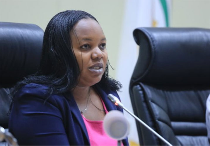 Visi Prezida w'Inteko ishinga Amategeko, Umutwe w'Abadepite, Uwimanimpaye Jeanne d'Arc, umushinga w'ivugururwa ry'Itegeko Nshinga nyuma y'uko Sena iwukorera ubugororangingo.