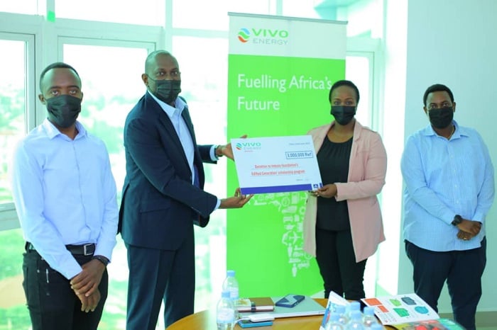 Ubwo Vivo Energy Rwanda yashyikirizaga iyo nkunga ngarukamwaka Imbuto Foundation 