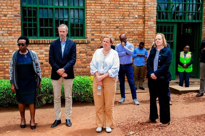 Abahagarariye u Budage, u Bwongereza na Suwede mu Rwanda bari kumwe na Nyinawagaga mu Murenge wa Kageyo mu Karere ka Gicumbi