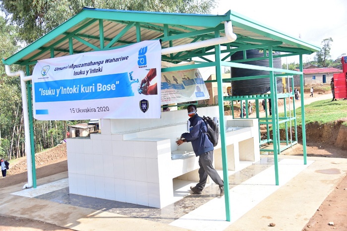 Urukarabiro rugezweho ni kimwe mu bikorwa remezo WaterAid Rwanda iherutse gushyikiriza abatuye mu Karere ka Nyamagabe 