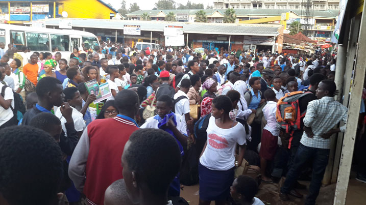 Kubona imodoka byari ingume muri Gare ya Nyabugogo.