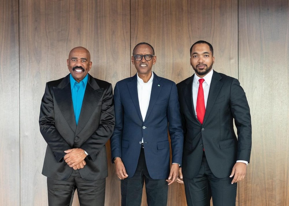 Perezida Kagame yakiriye umunyarwenya Steve Harvey