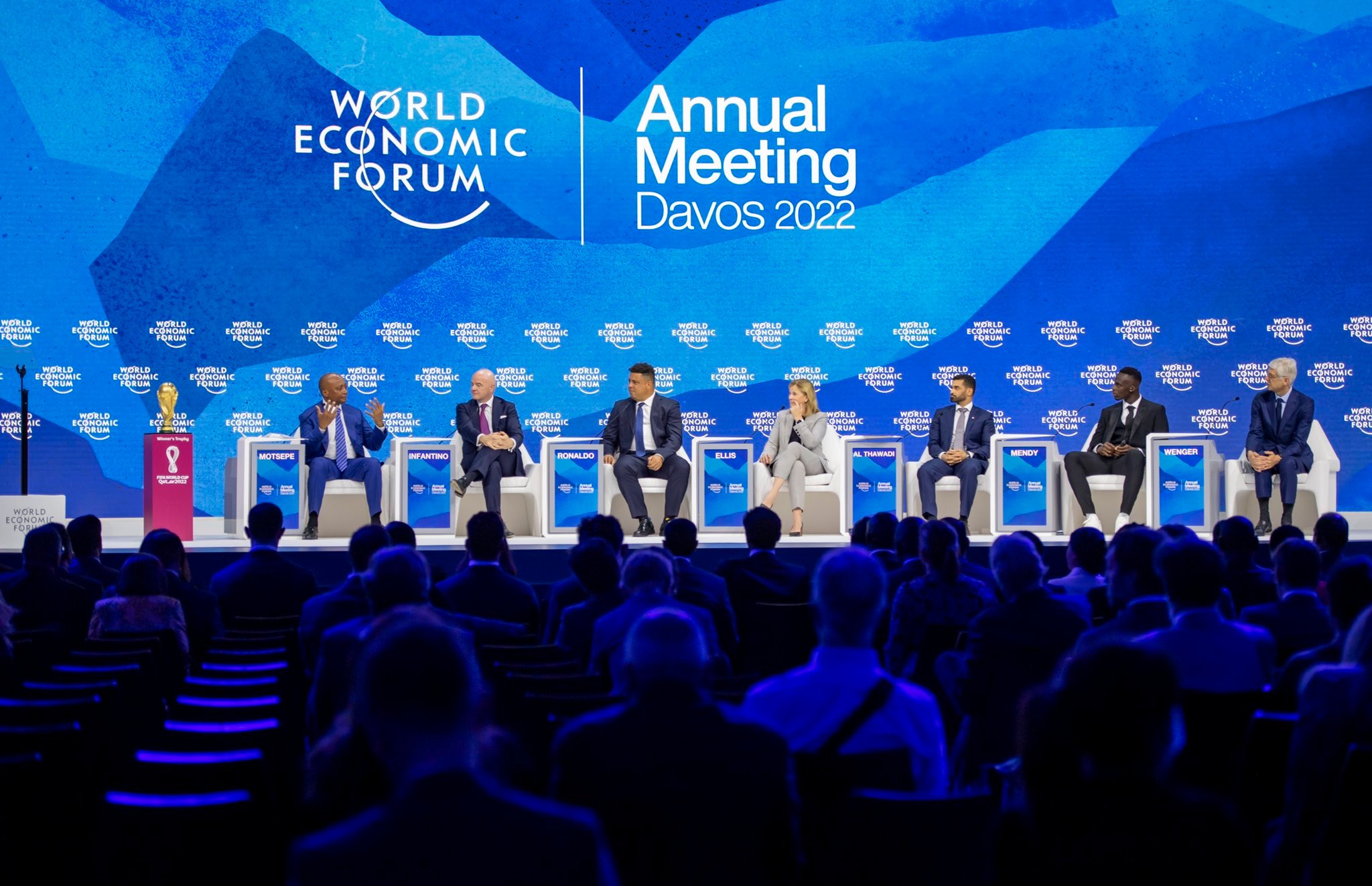 Wenger, Infantino, Ronaldo, Mendy, bari mu batanze ikiganiro