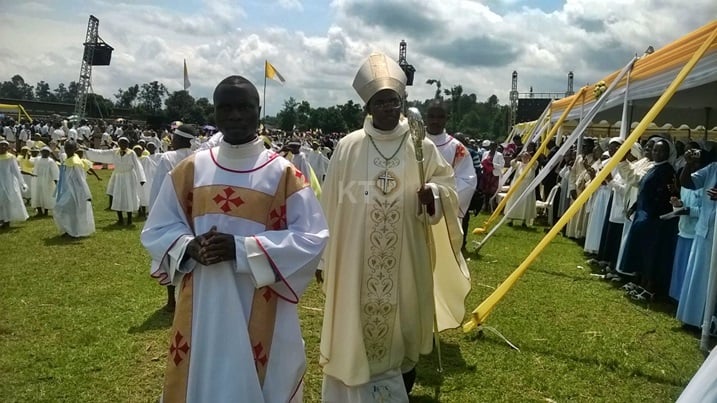 Musenyeri Mwumvaneza.