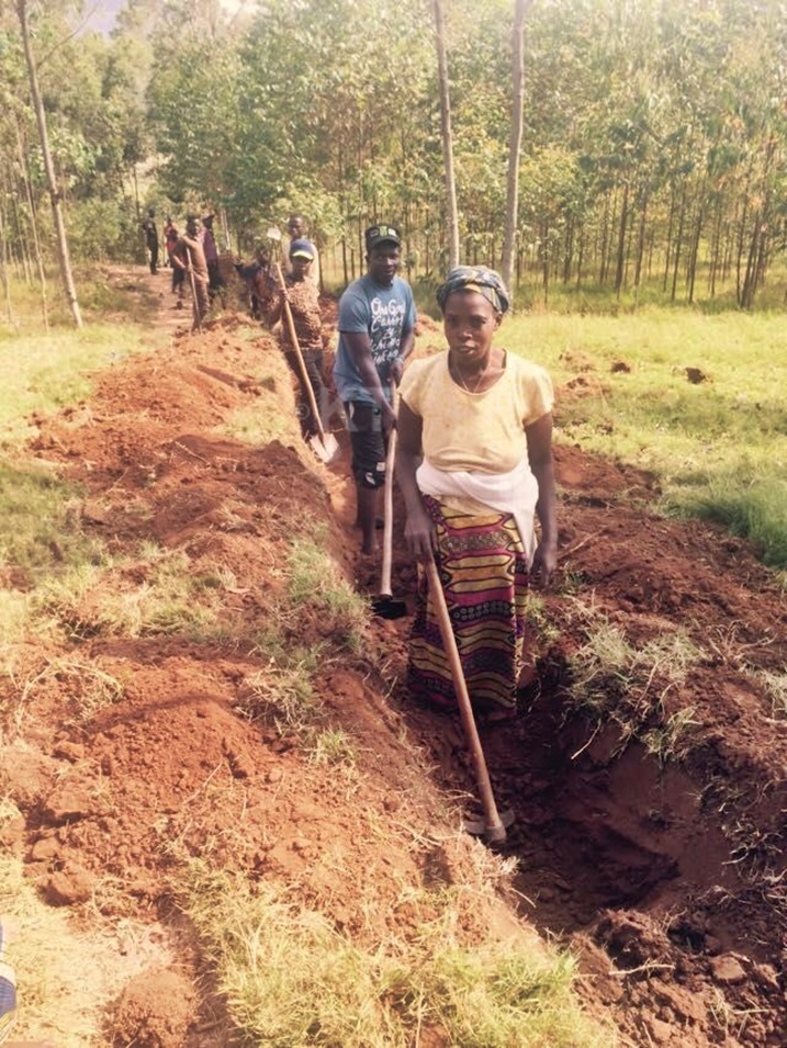 Mu murenge wa Byimana, utugali tubiri twa Nyakabuye na Mpanda, abaturage bacukuye umuyoboro wamazi meza uzava mu Kagari ka Nyakabuye ukajyana amazi muri santere ya Mpanda murwego rwo kwishakamo ibisubizo.