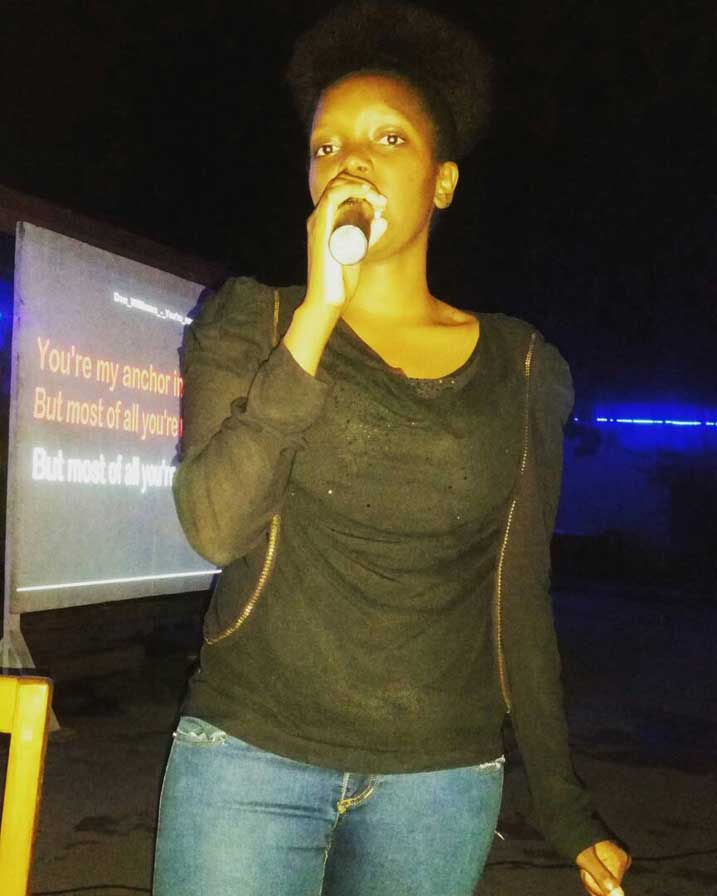 Uwimana Jane azwi mu tubari aho aba aririmba mu buryo bwo gusubiramo indirimbo buzwi nka "Karaoke"