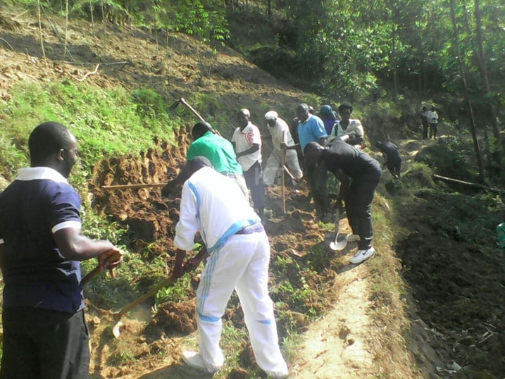 Umuganda wakozwe haharurwa umuhanda ujya Ku kigo cya EP Nyagisasa.