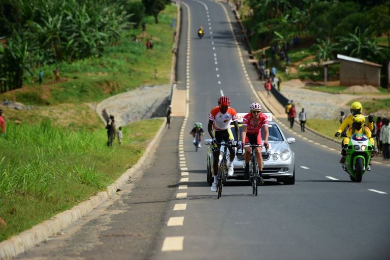 Mugisha Samuel na Fournet Sebastien bakomeje kuoyobora isiganwa kugera i Rusizi mu mujyi