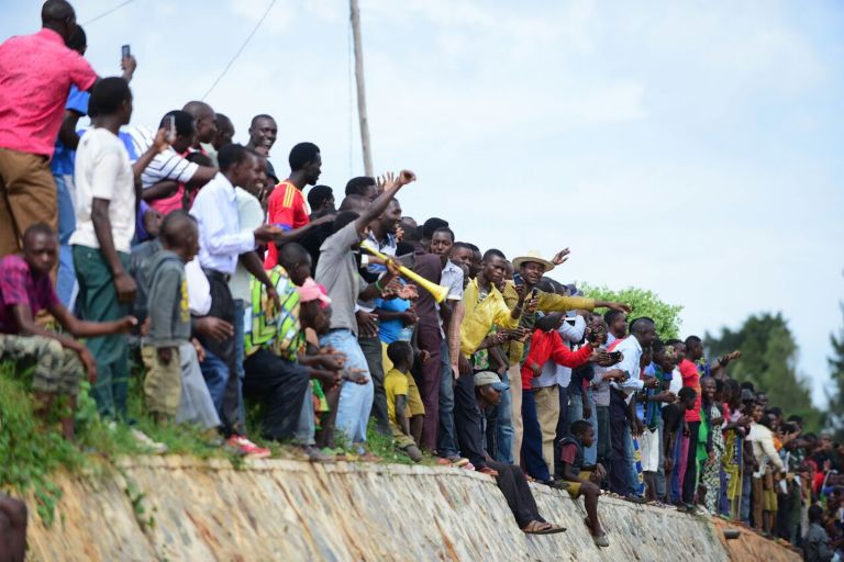 Mu muhanda Karongi-Rusizi abafana bagaragaje imbaraga nyinshi mu gufana