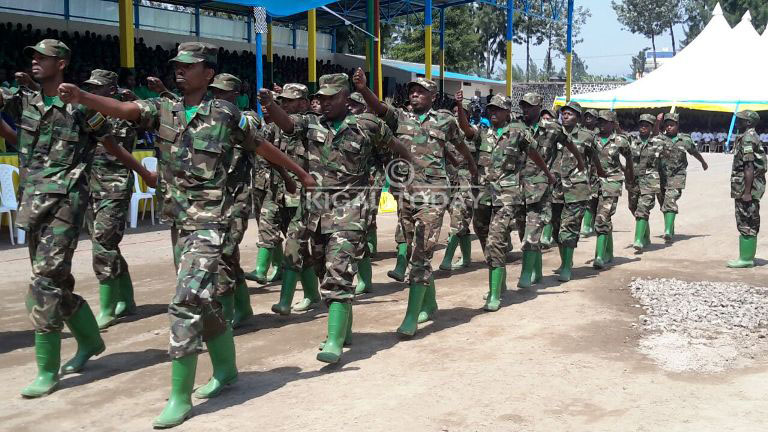 Abarimu barangije itorero bagaragaje ibyo baryigiyemo birimo akarasisi ka gisilikare 