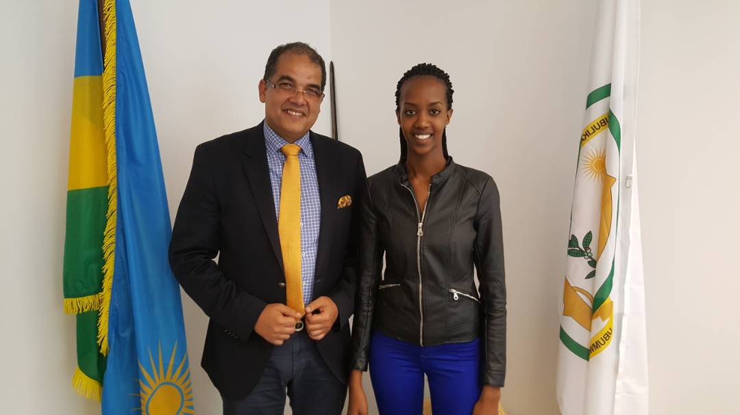 Miss Elsa ubwo yahuraga na Ambasaderi Igor Cesar 