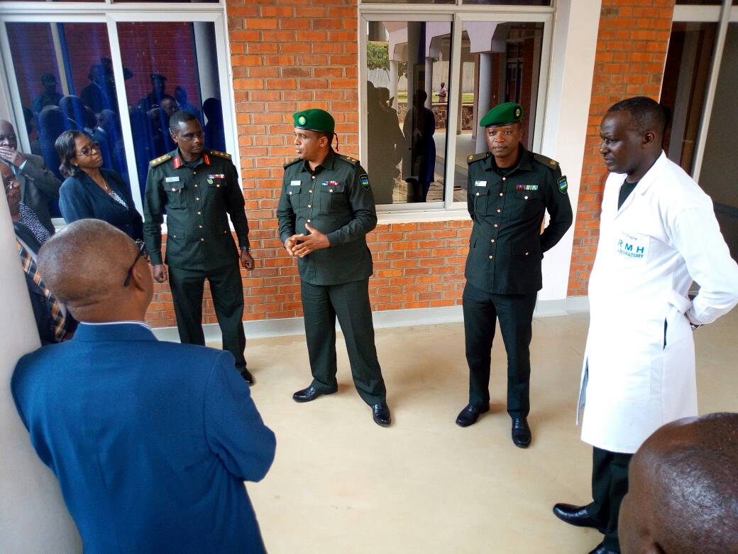 Abasirikare bari gusobanurirwa ku buvuzi bugiye kujya bukorwa
