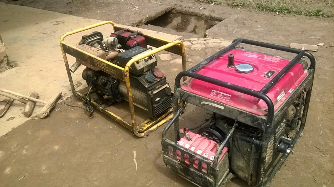 Moteri ebyiri zacaniraga ikigo zarengewe n'amazi zirapfa