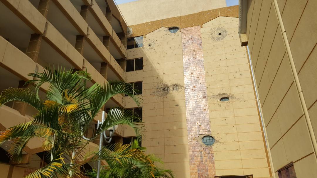 Iyi nzu yari icumbikiye abasirikare 600 b'Inkotanyi yarashweho cyane n'ingabo zahoze ari iz'u Rwanda