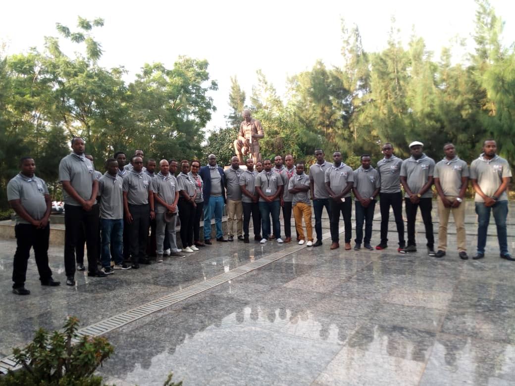 Abakozi ba EAX bari beretswe amateka yaranze urugamba rwo kubohora igihugu