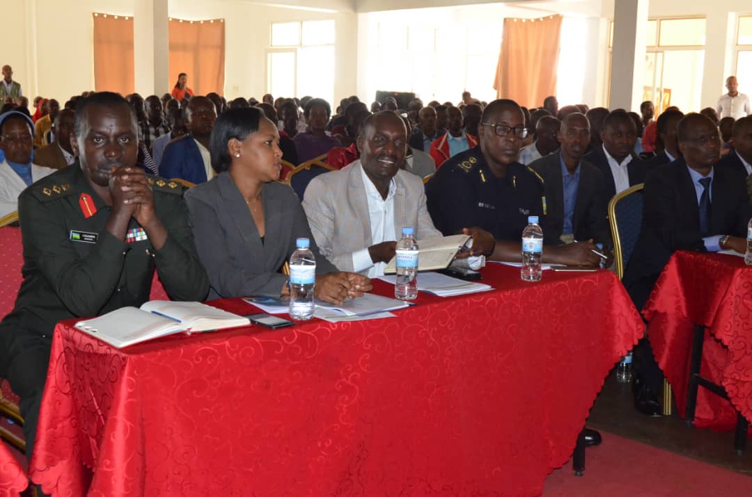 Minisitiri Mbabazi asanga imihigo idahindura ubuzima bw'umuturage ntacyo imaze