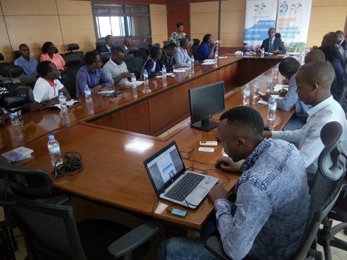 Abanyamakuru basobanuriwe uko imisoro yinjiye mu gihugu mu mwaka wa 2018-2019 ihagaze