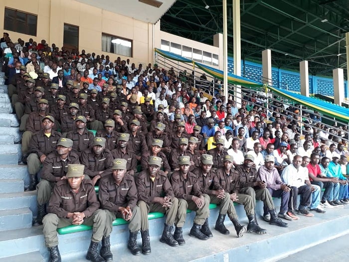 Bamwe mu bashinzwe umutekano aha bumvaga impanuro z'abayobozi bakuru