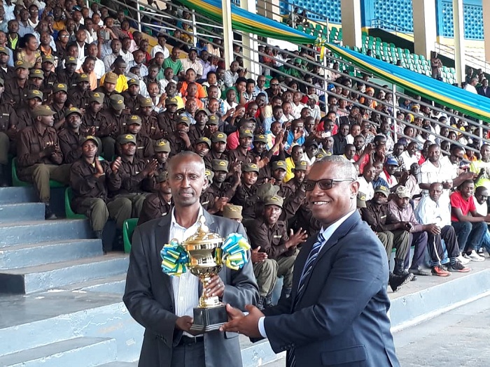 Akarere ka Gasabo karushije utundi mu Mujyi wa Kigali, mu bijyanye n'isuku no kwicungira umutekano, kakaba kabiherewe igihembo