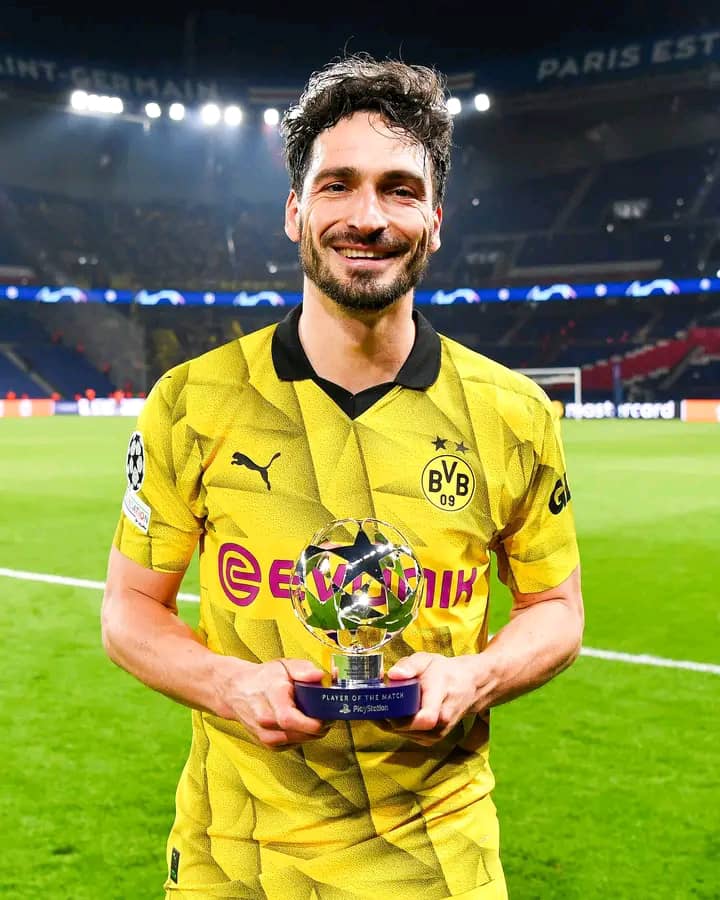 Mats Hummels yahembwe nk'umukinnyi mwiza w'umukino