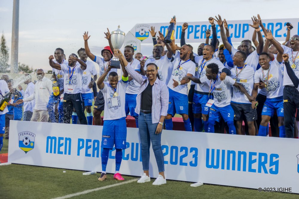 2023 Rayon Sports yagize umwaka wabaye mwiza ugereranyije n'indi yose kuko yatwaye igikombe cy'Amahoro dore ko ari nacyo cyonyine gikomeye mu bikinirwa buri mu mwaka mu Rwanda yatwaye mu myaka ine kongeraho Super Cup 2024