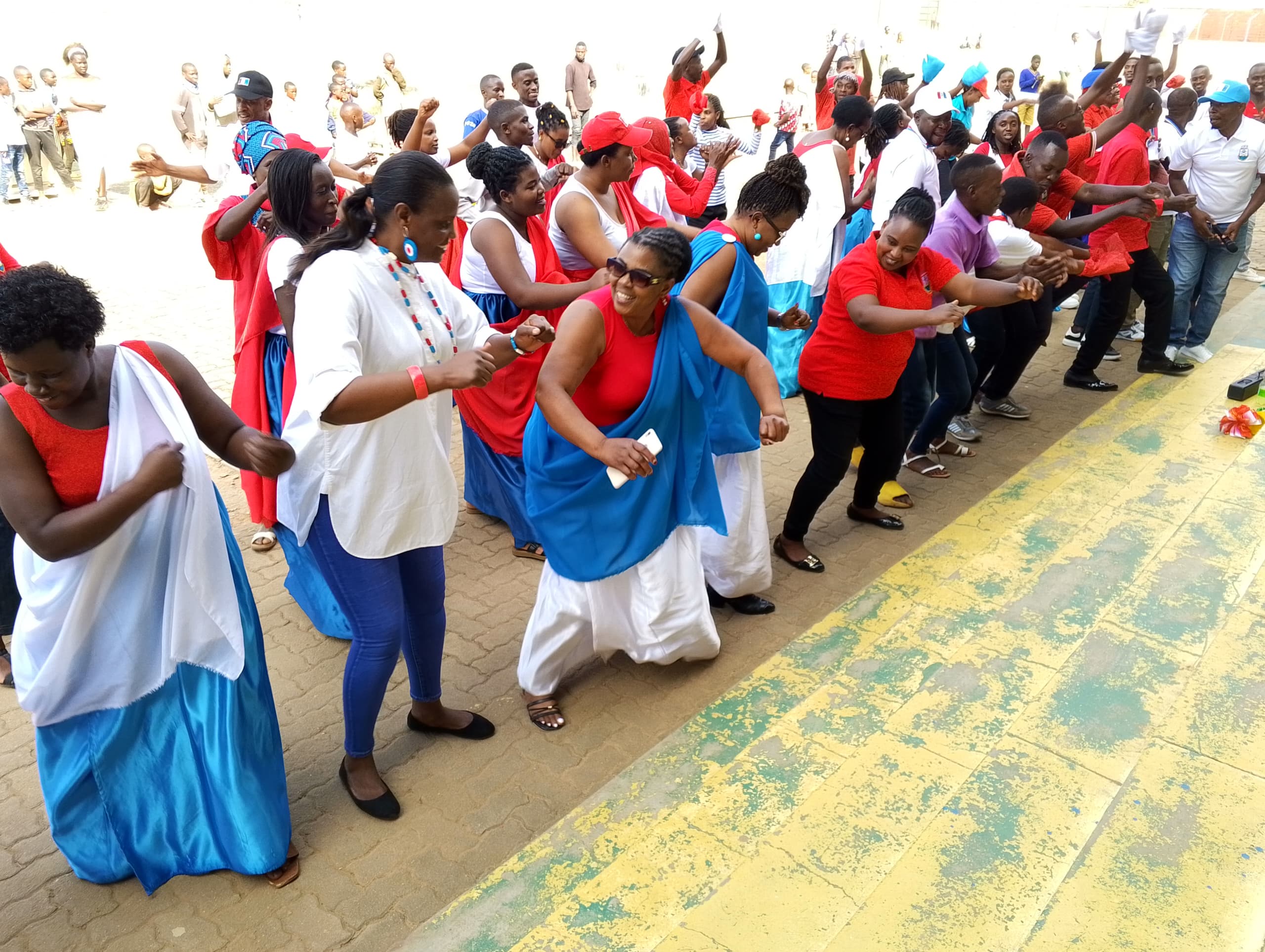 Muri iyi Kongere idasanzwe bahimbawe bacinya akadiho