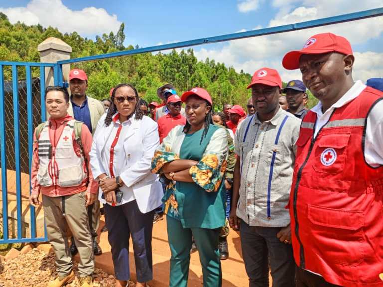 Croix Rouge yashyikirije ubuyobozi bw'Akarere ka Gisagara n'ubw'Intara y'Amajyepfo umuyoboro w'amazi w'ibirometero 13 yatunganyije