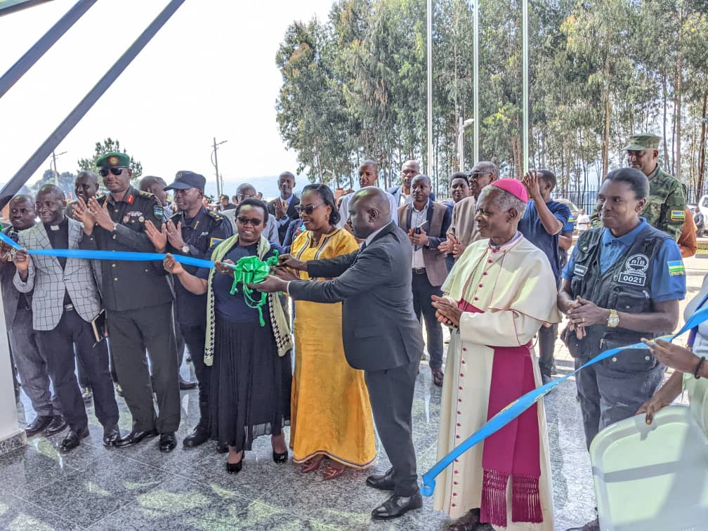 Ubuyobozi bwasabye abaturage kujya babigana ariko bakitabira na gahunda zose bafatanya n'ubuyobozi