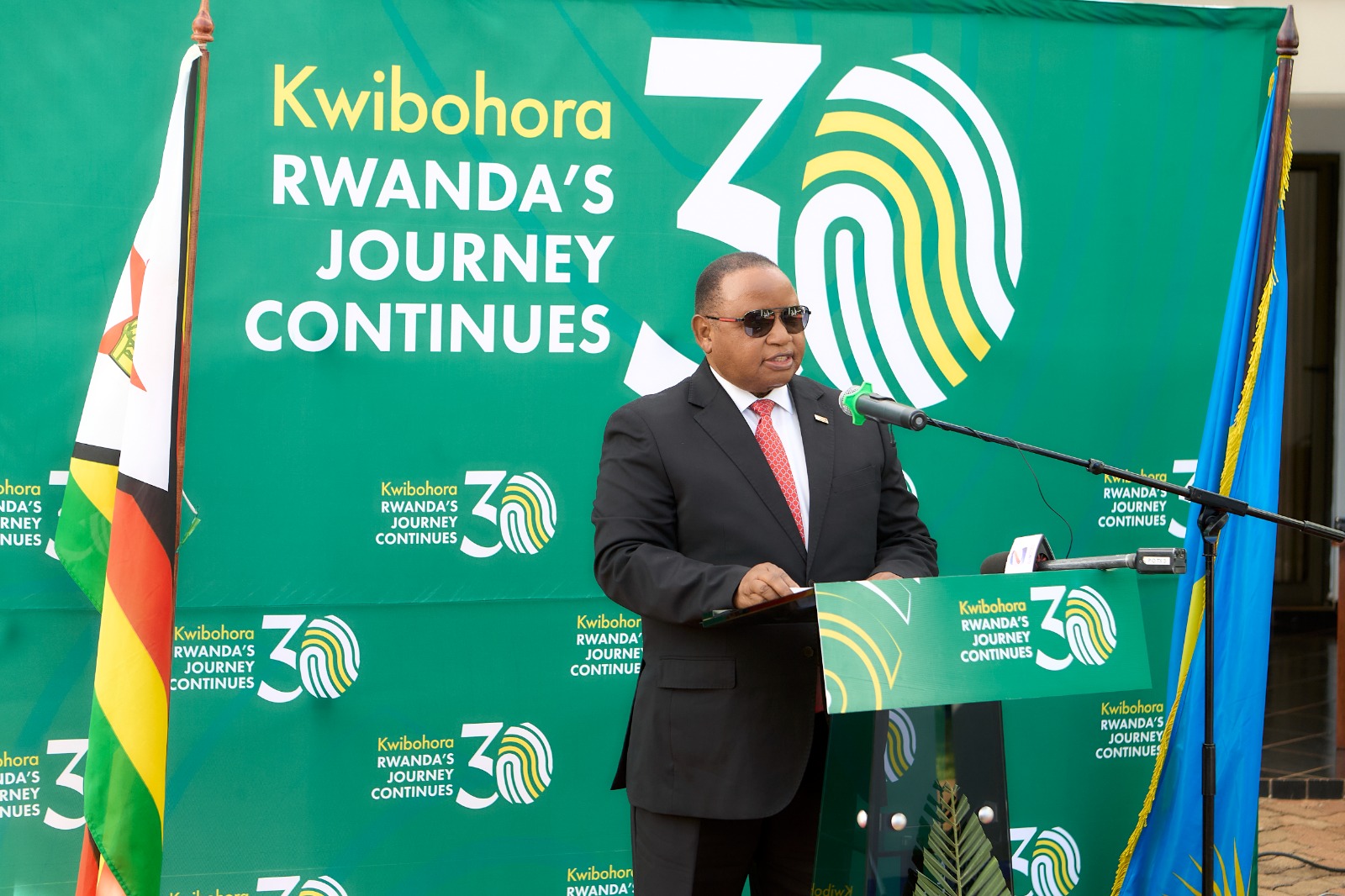 Minisitiri w'ububanyi n'amahanga n'ubucuruzi mpuzamahanga wa Zimbabwe, Frederick Shava